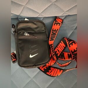 Nike Essentials Hip Pack - Black